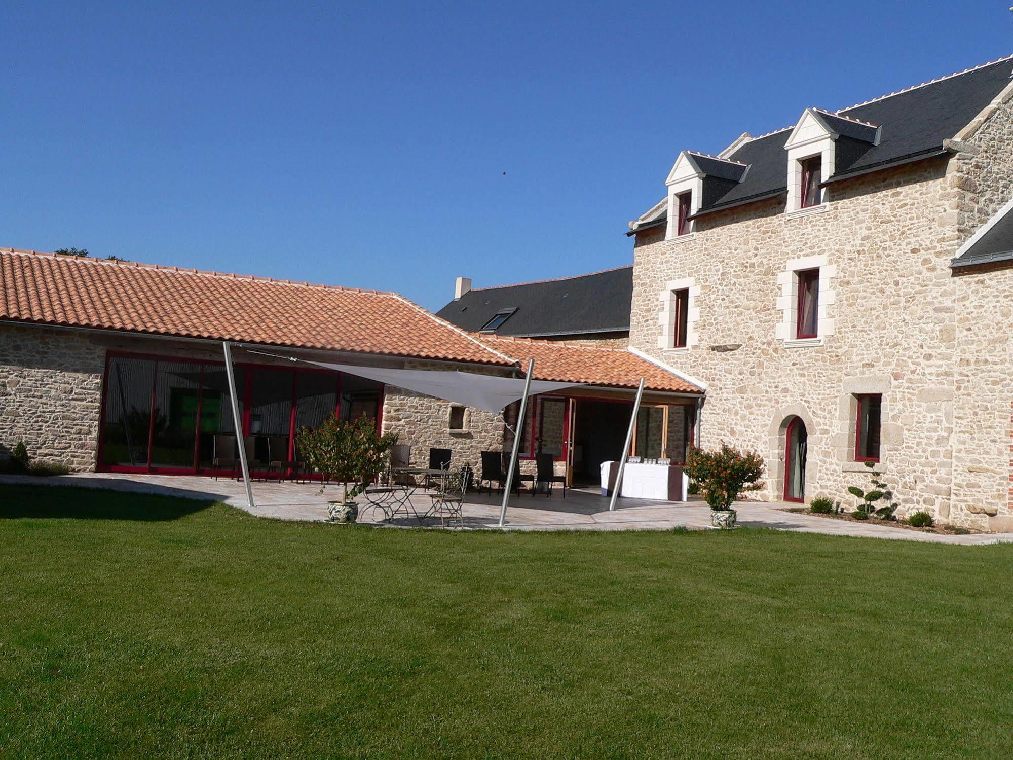 Le Manoir Du Pas Jahan Coueron Exterior photo